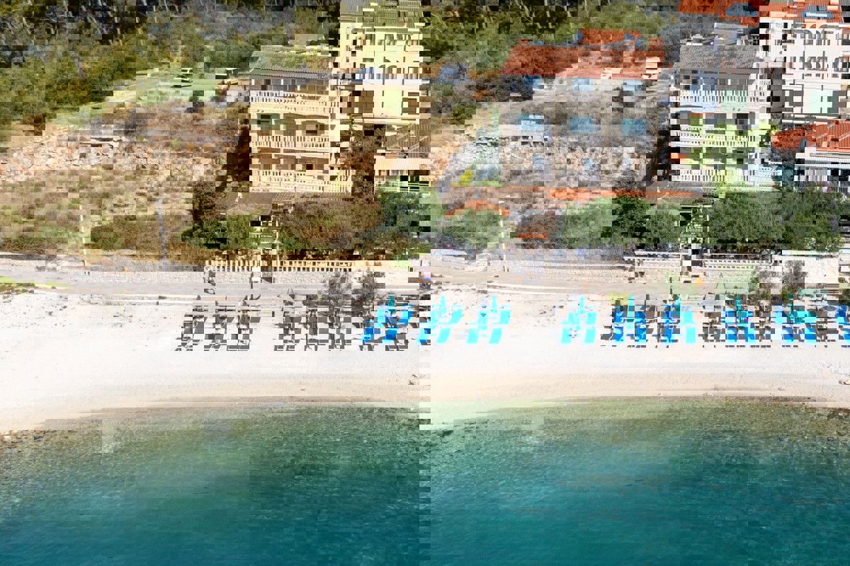 Hotel in prima fila sul mare