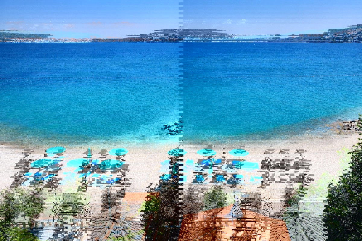 Hotel in prima fila sul mare