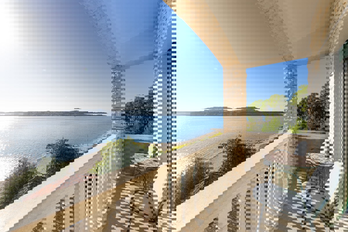 Hotel in prima fila sul mare