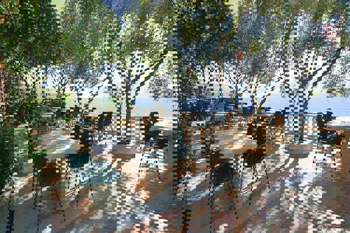 Hotel in prima fila sul mare