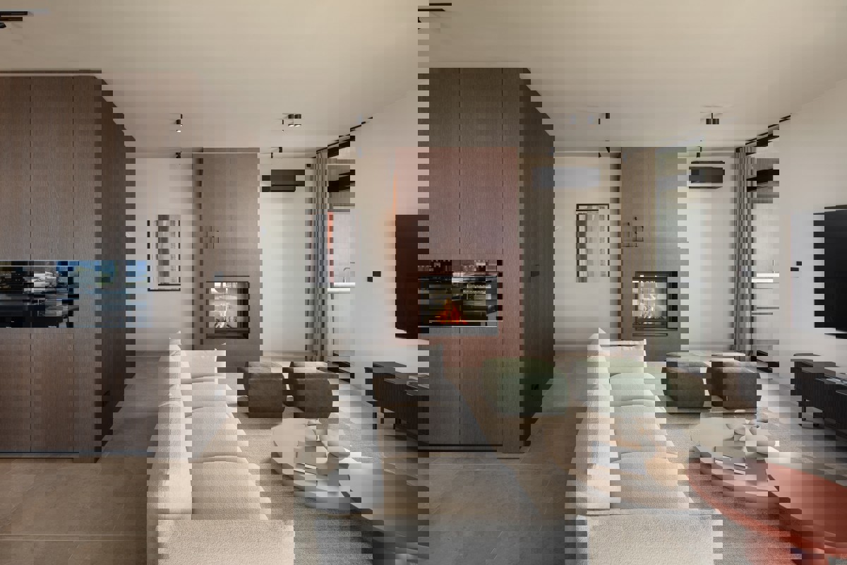 Moderna villa di lusso con piscina e vista mare