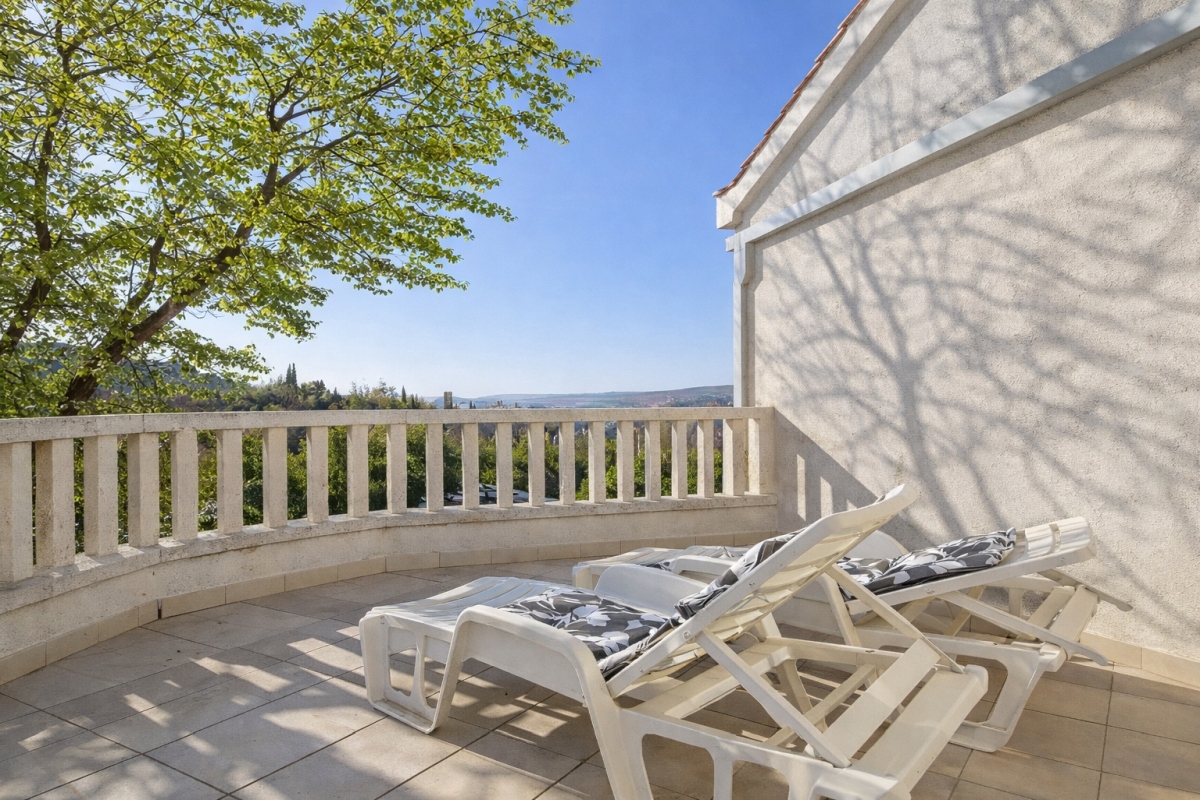 Casa con vista mare e giardino