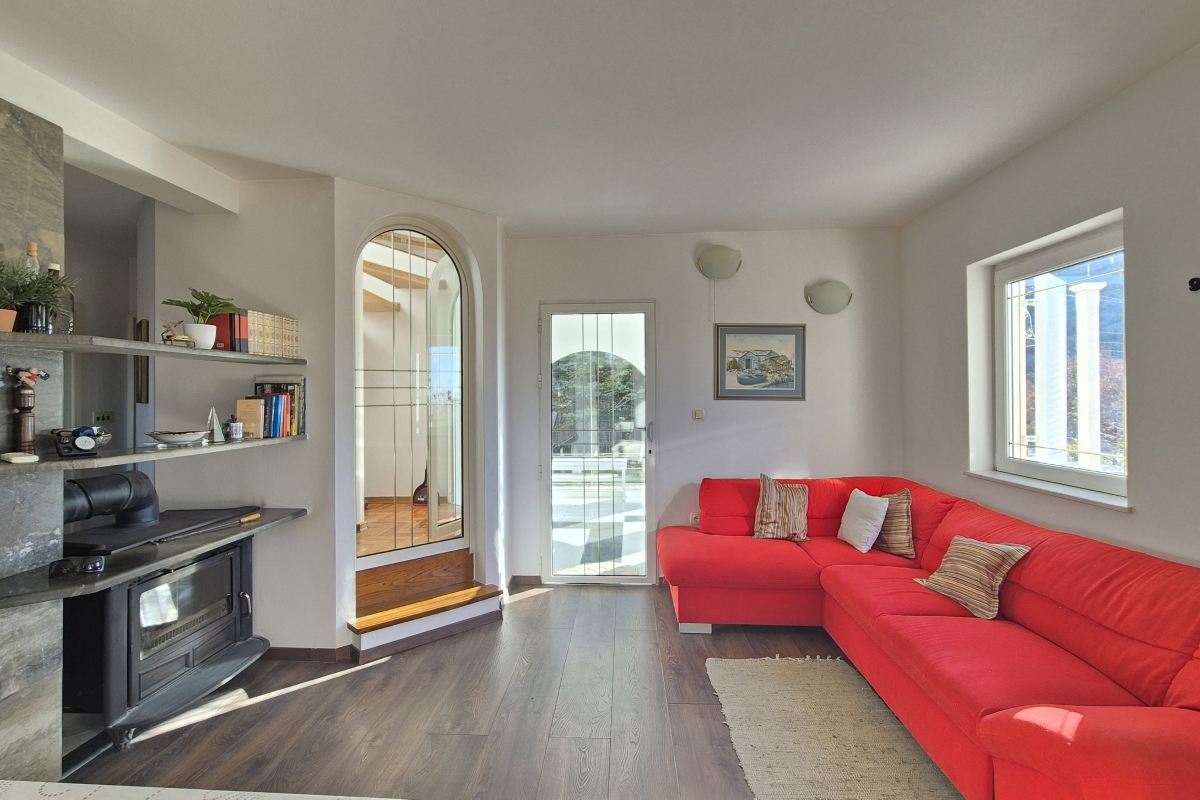 Casa con vista mare e giardino