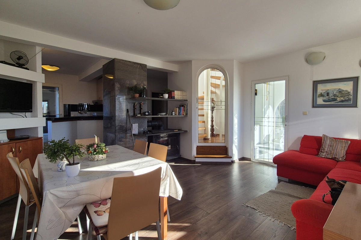 Casa con vista mare e giardino