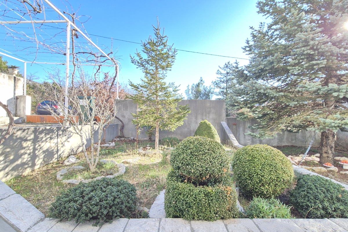 Casa con vista mare e giardino