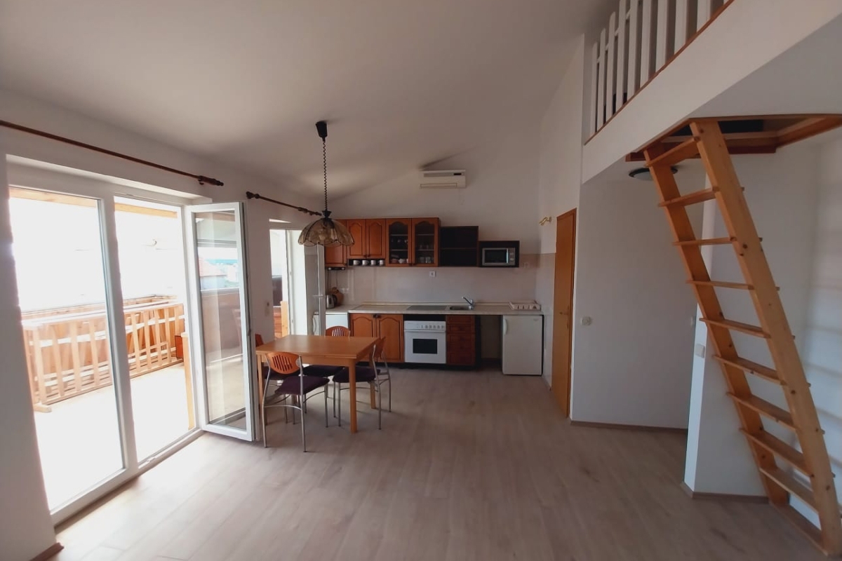 Casa plurifamiliare vicino al mare