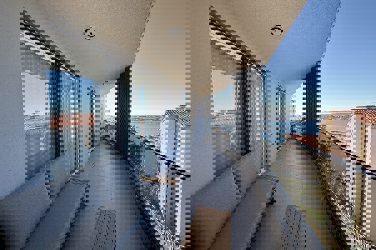 Attico con due camere da letto, vista mare e terrazza panoramica