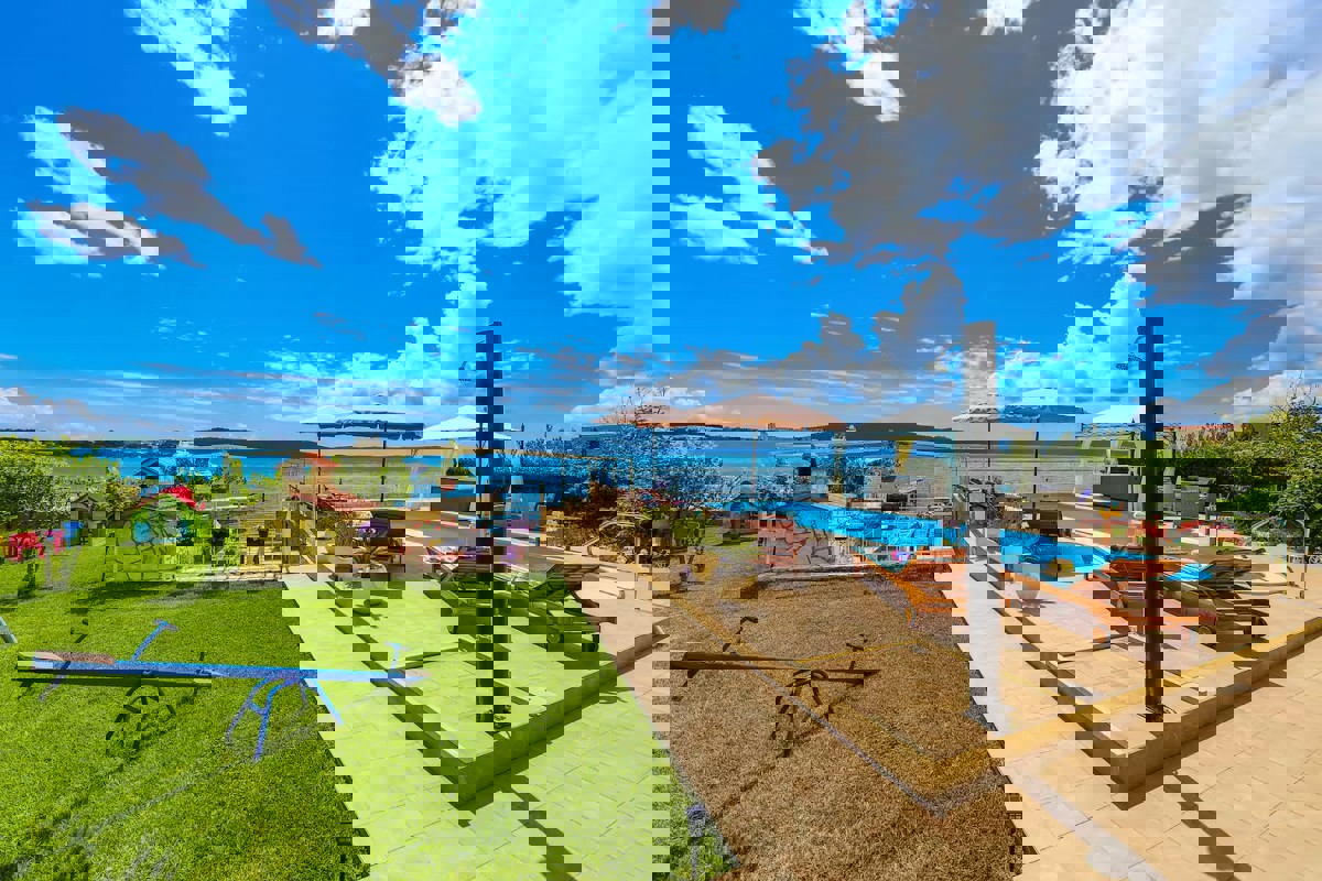 Villa in prima fila sul mare