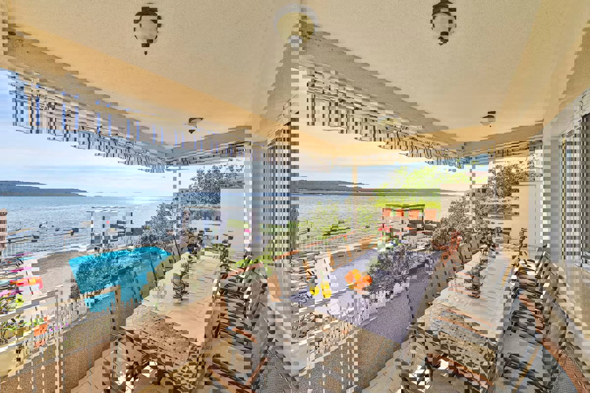 Villa in prima fila sul mare