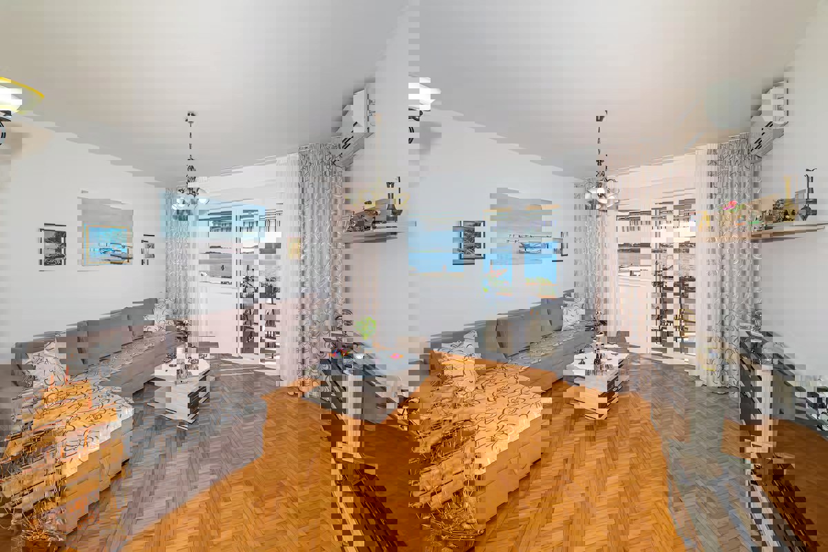 Villa in prima fila sul mare