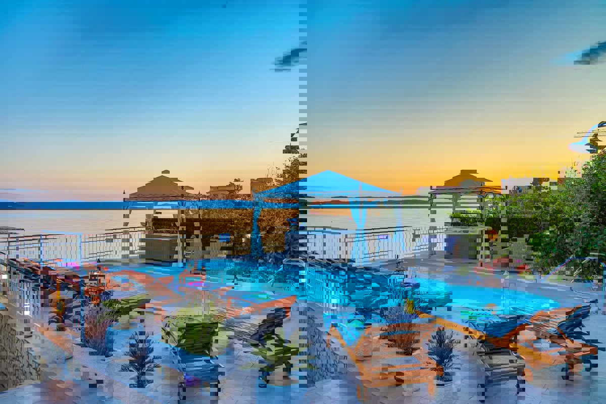 Villa in prima fila sul mare