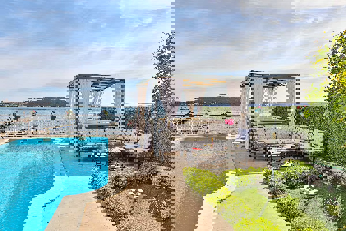 Villa in prima fila sul mare