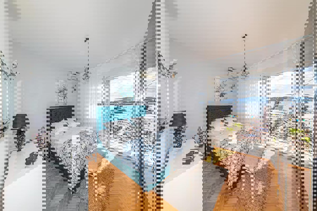 Villa in prima fila sul mare