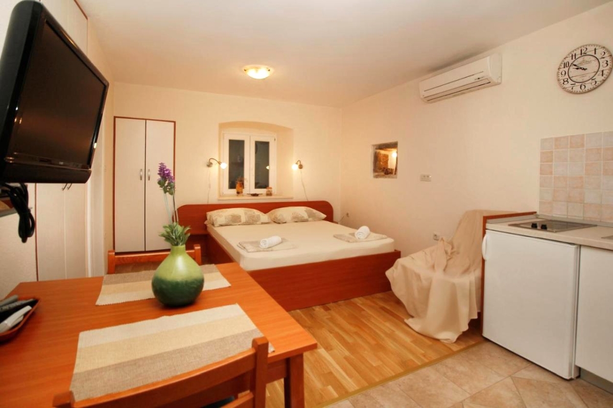 Casa in pietra con appartamenti in centro