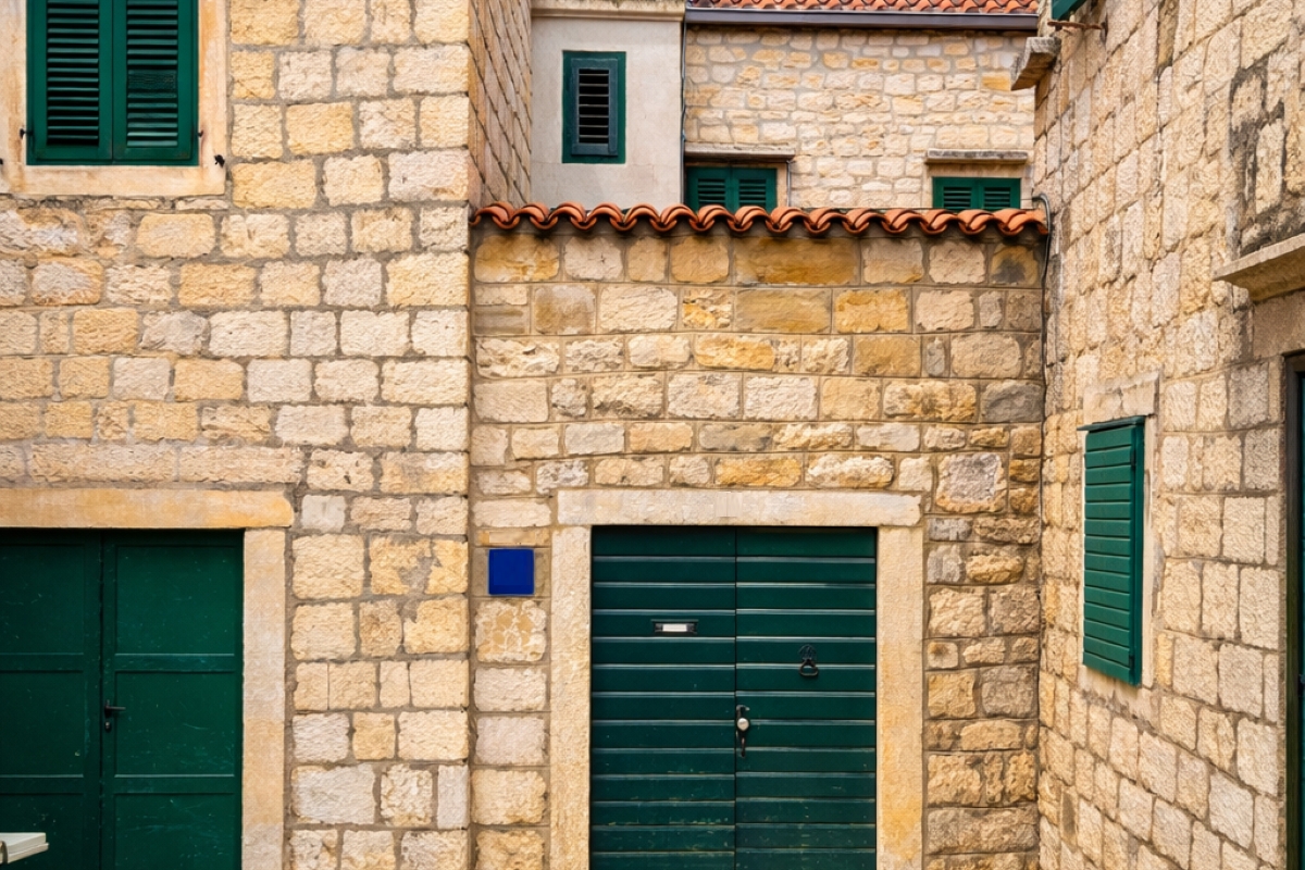 Casa in pietra con appartamenti in centro
