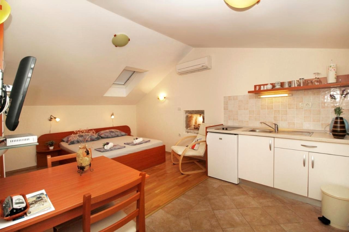 Casa in pietra con appartamenti in centro