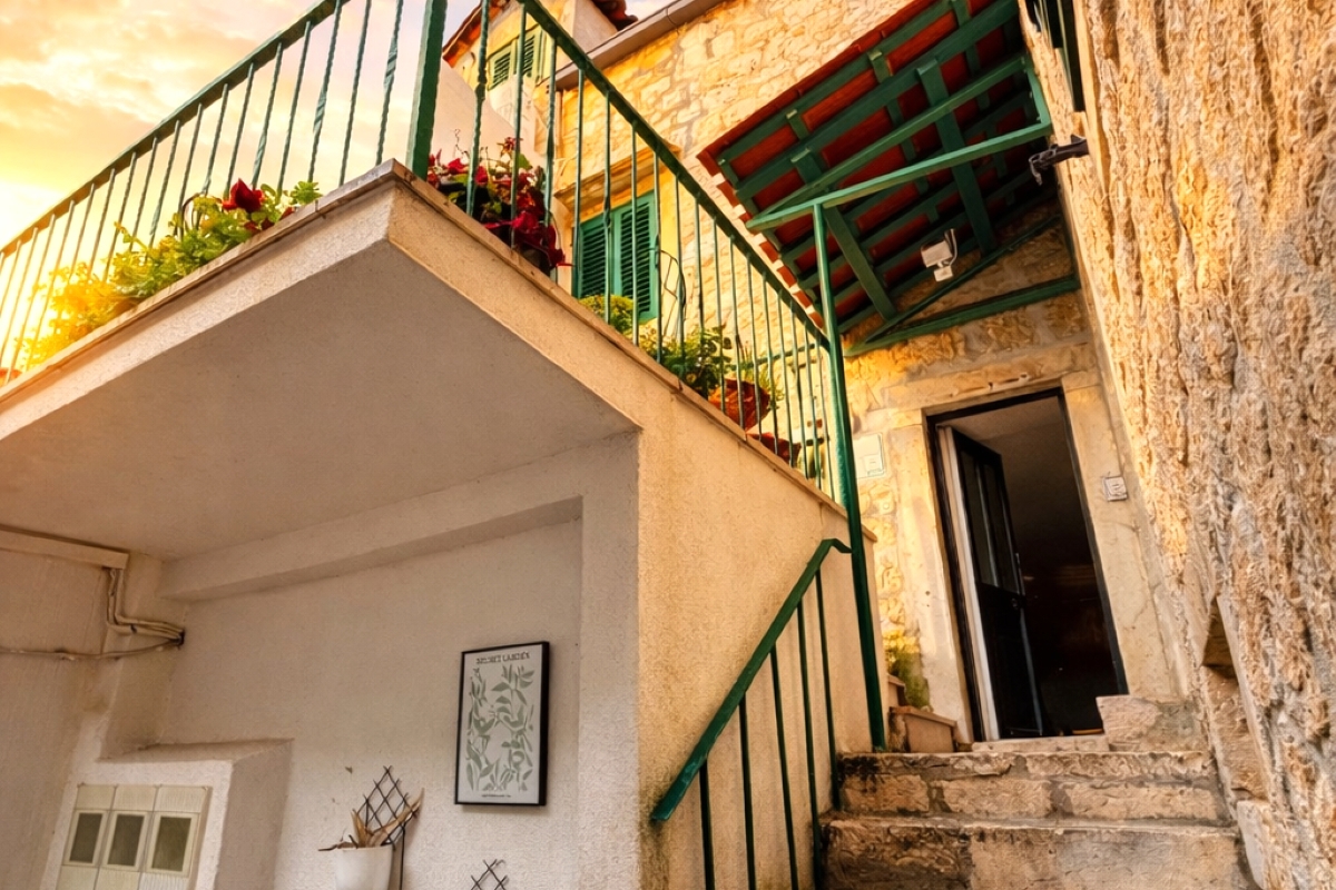 Casa in pietra con appartamenti in centro