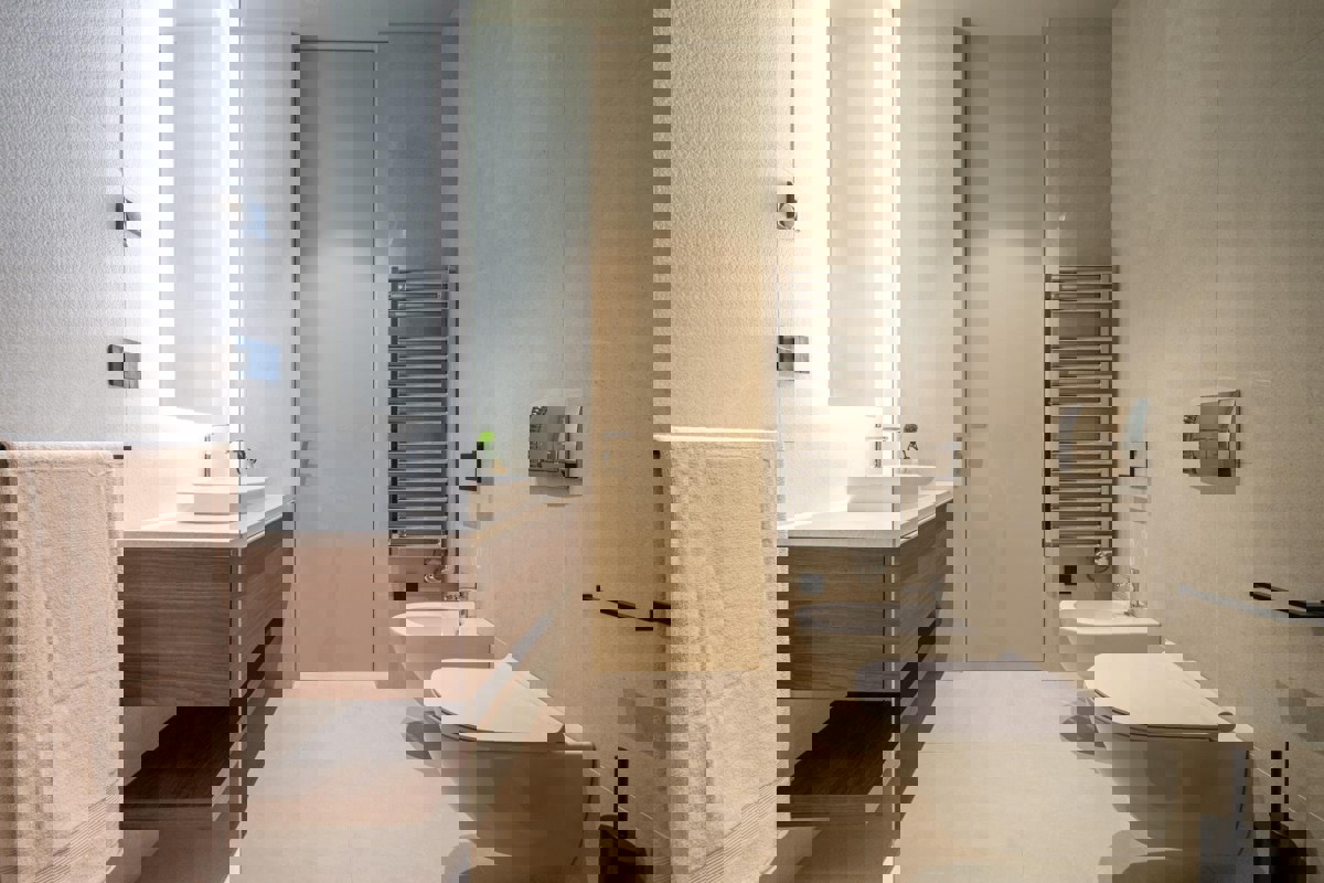 Villa su un unico piano con piscina e vista mare aperta