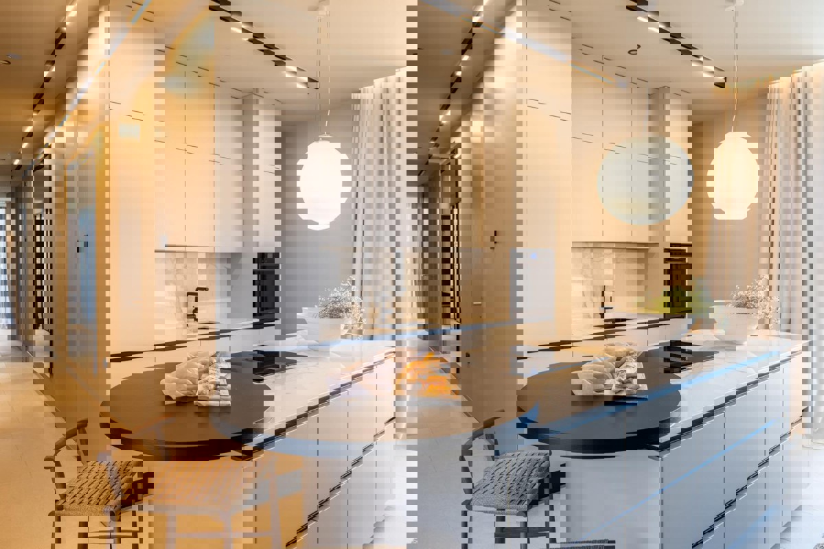 Villa su un unico piano con piscina e vista mare aperta