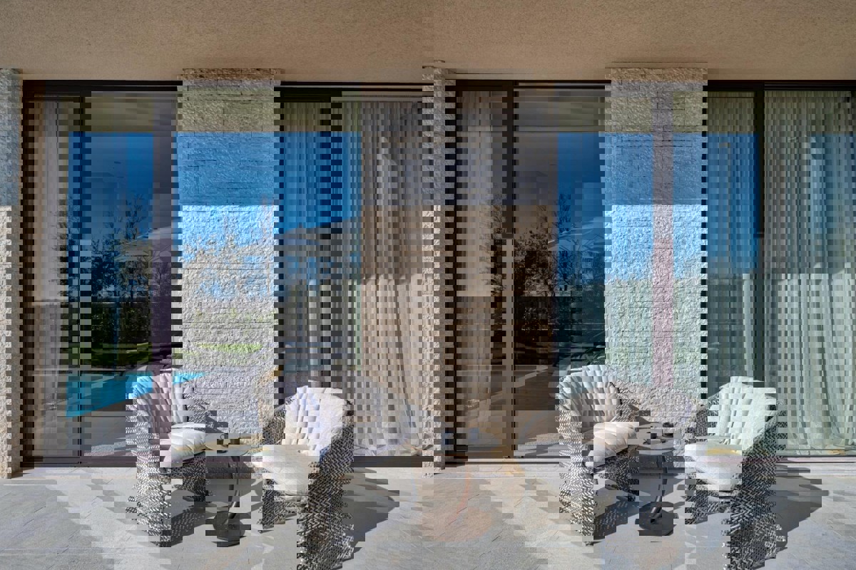 Villa su un unico piano con piscina e vista mare aperta