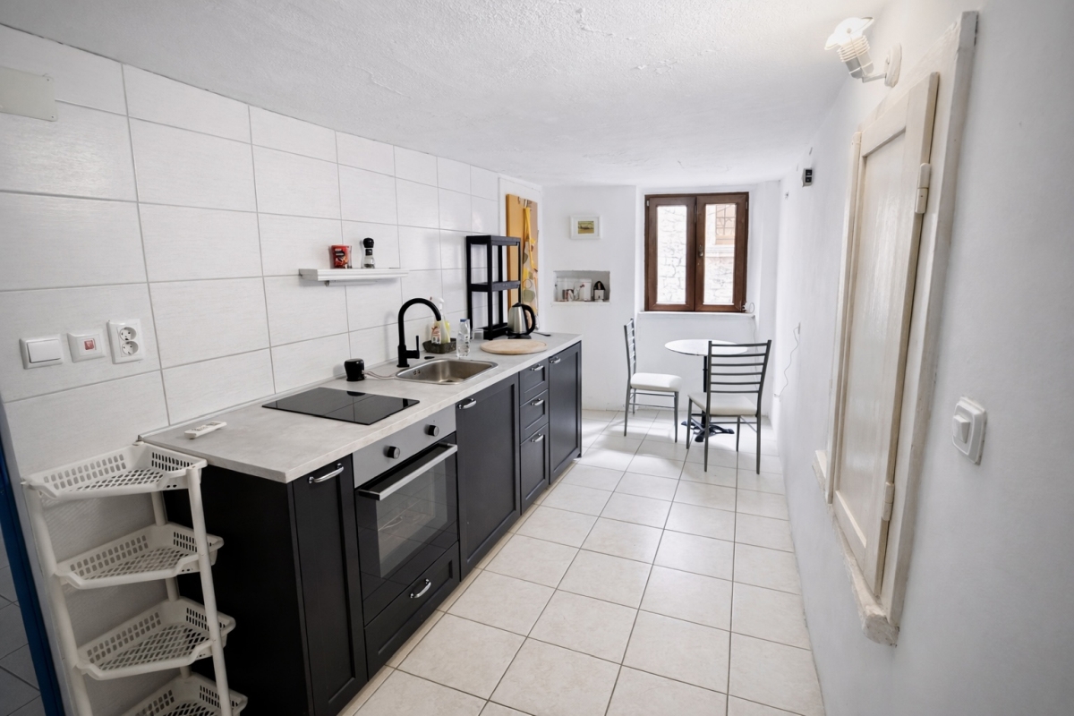 Autentica casa in pietra con grande potenziale per affitti turistici