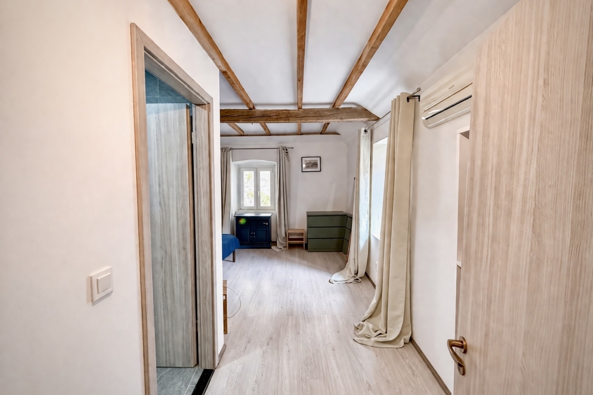 Autentica casa in pietra con grande potenziale per affitti turistici