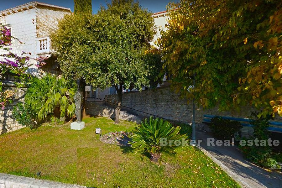 Villa in pietra a 20 mt dal mare con ampio appezzamento di terreno