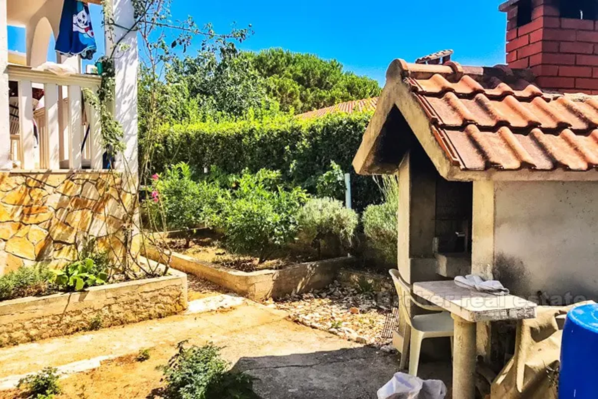 Casa su due piani, con vista sul mare