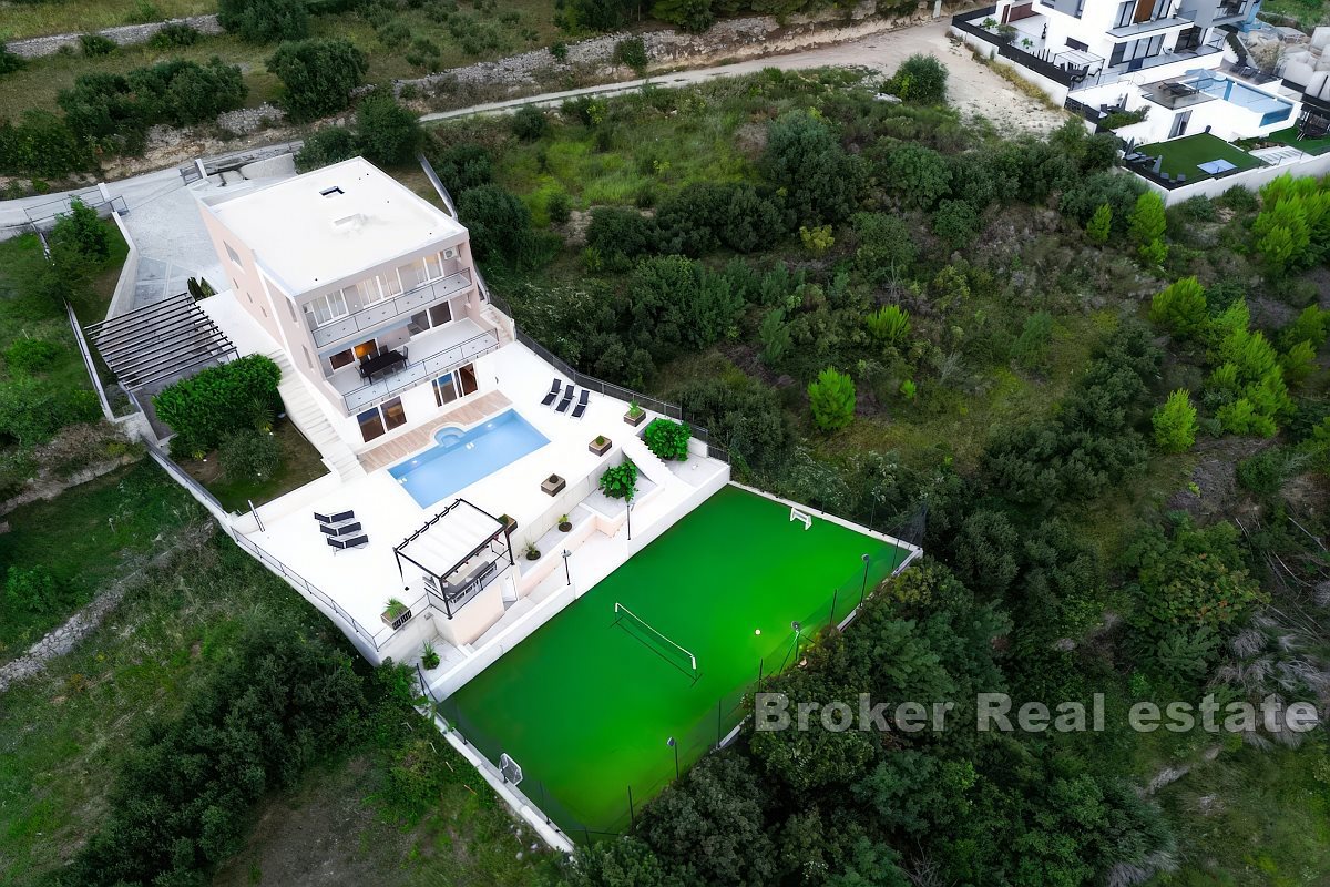 Villa con piscina e vista panoramica