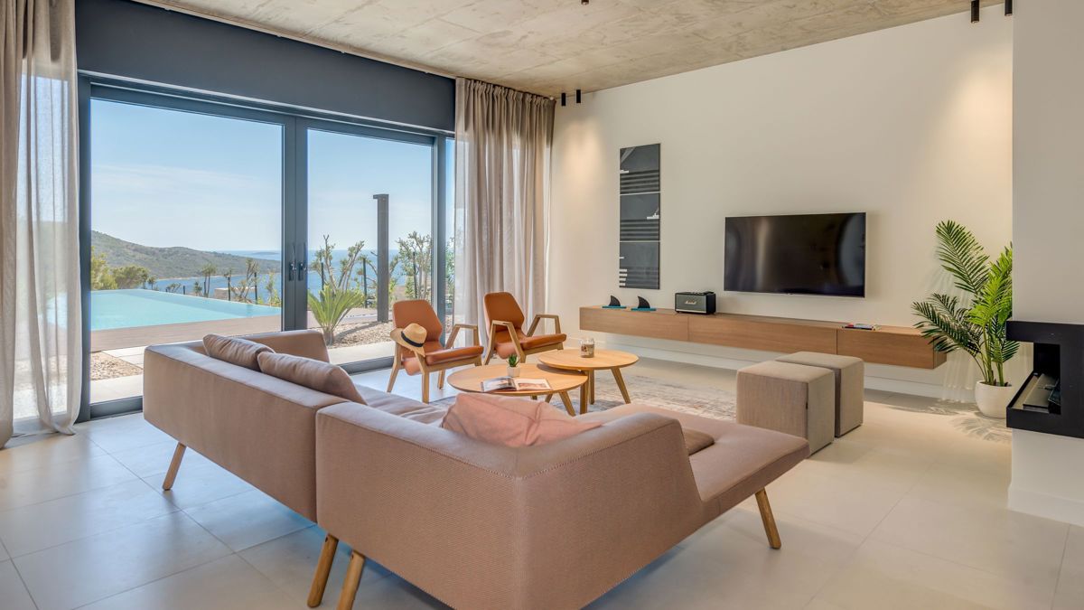 Villa con piscina e vista mare