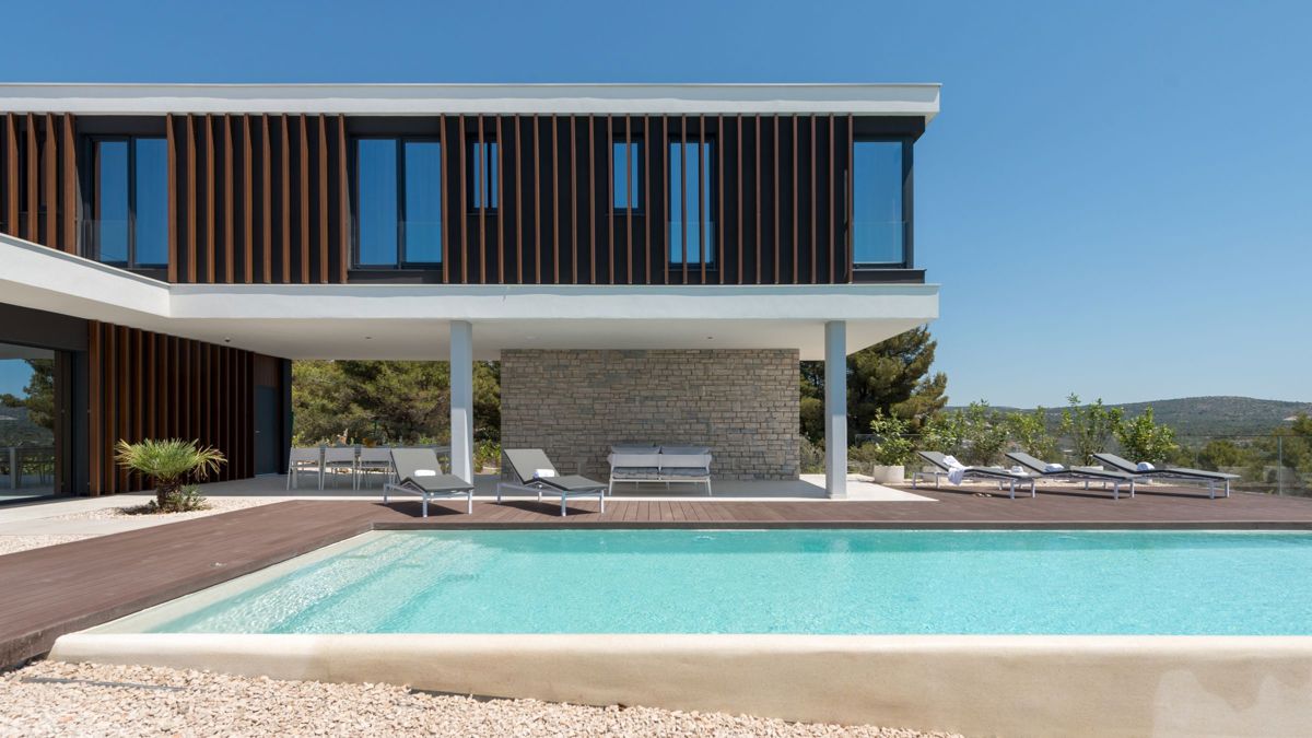 Villa con piscina e vista mare