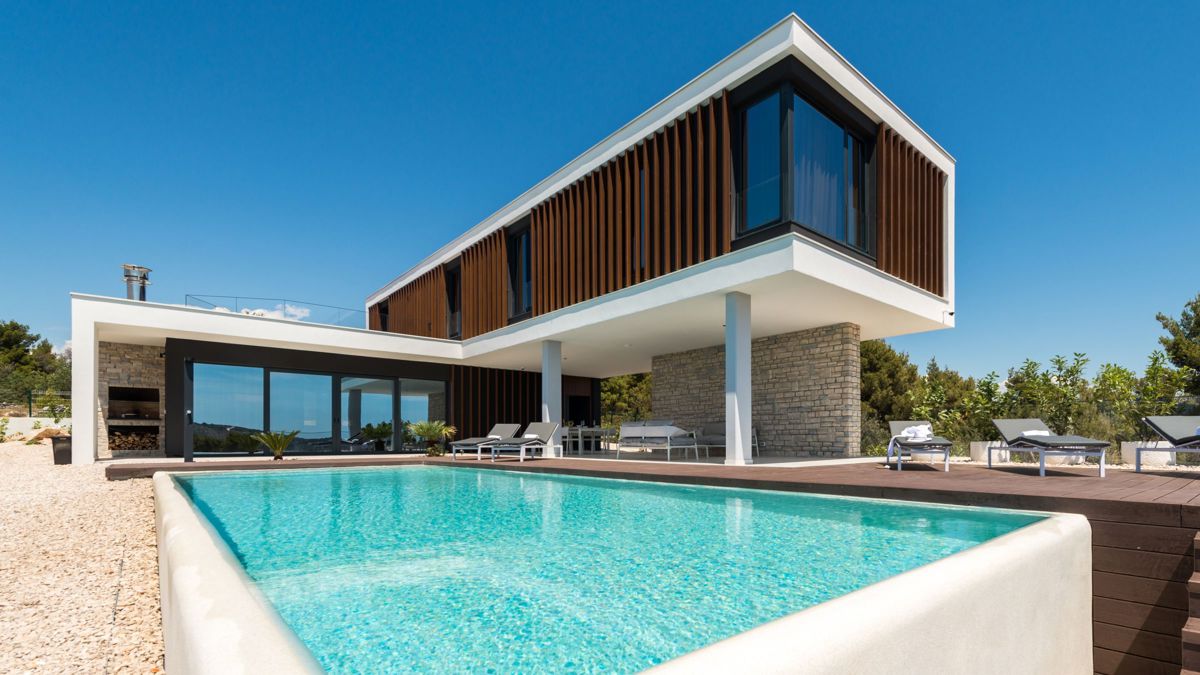 Villa con piscina e vista mare