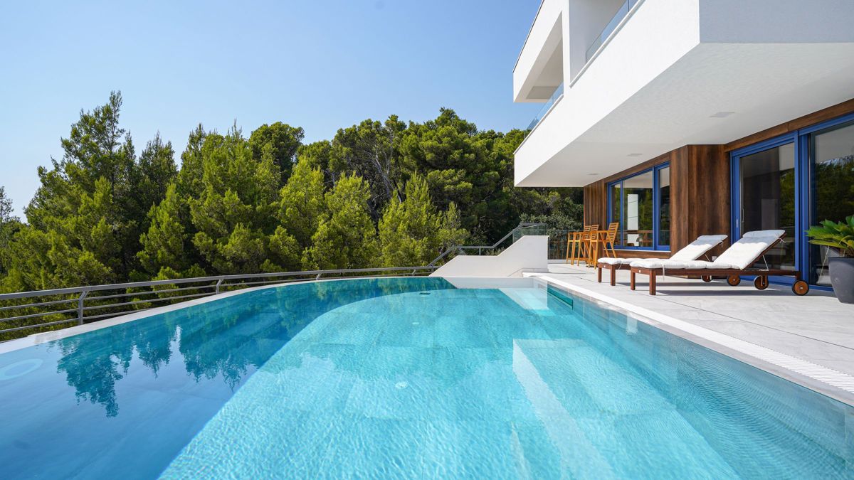 Villa di nuova costruzione con piscina