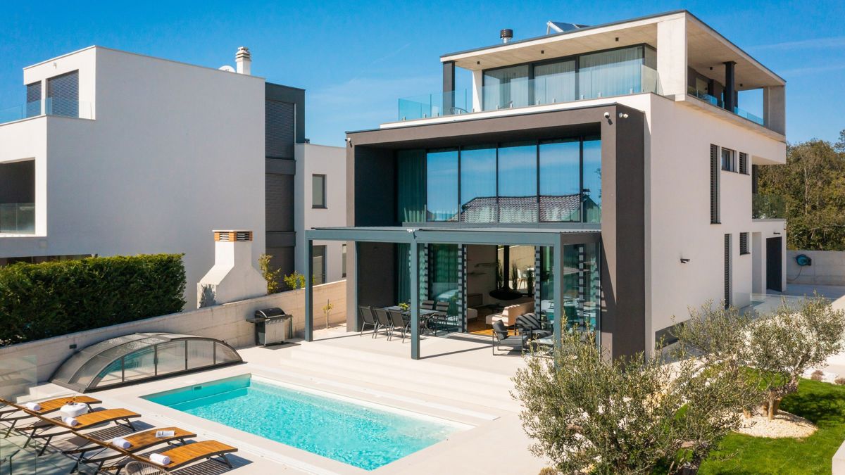 Bella villa con piscina vicino al mare