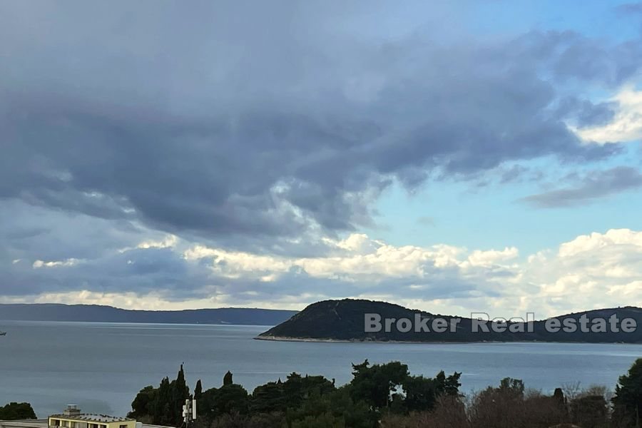 Meje, spazioso trilocale con vista mare