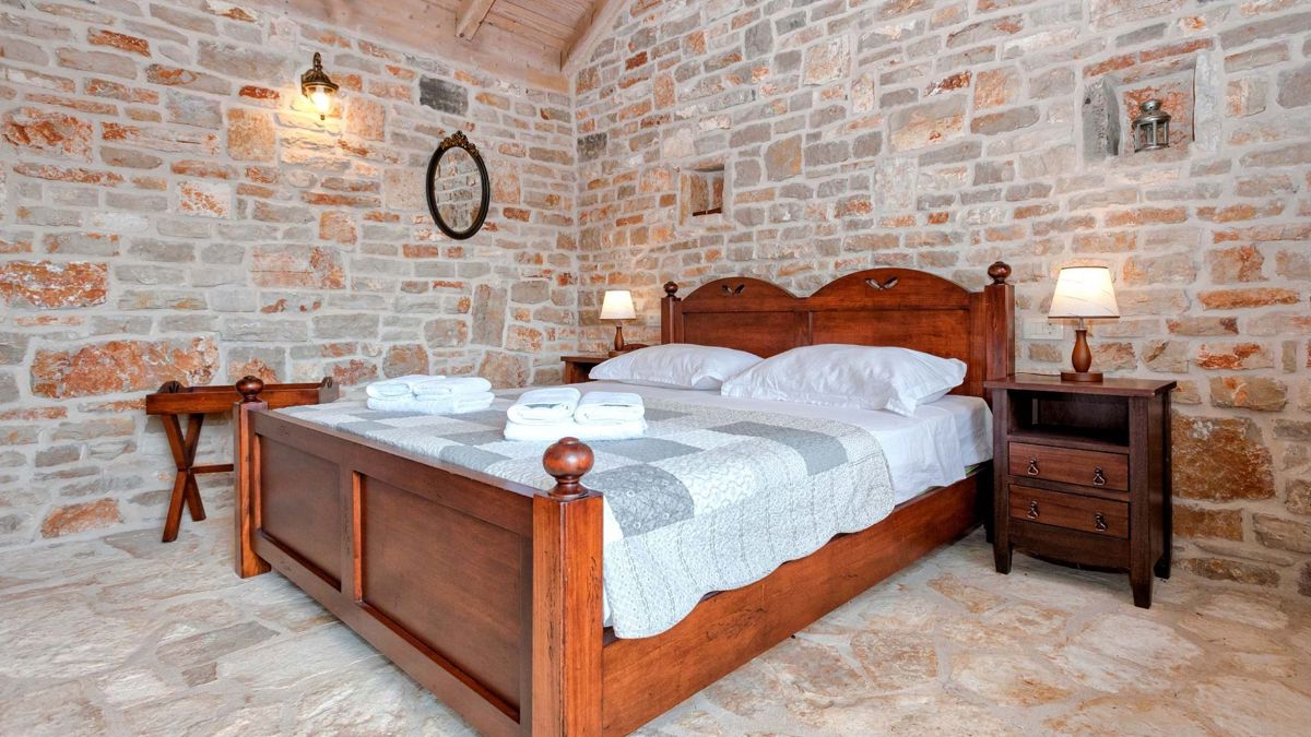 Proprietà unica con case in pietra