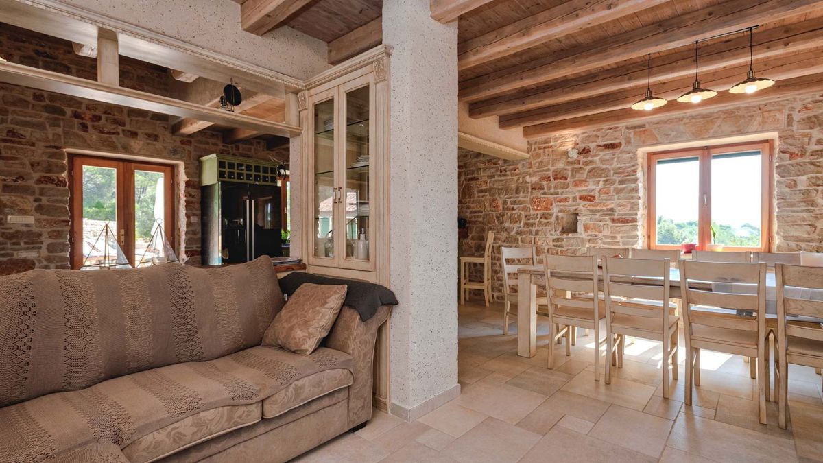 Proprietà unica con case in pietra