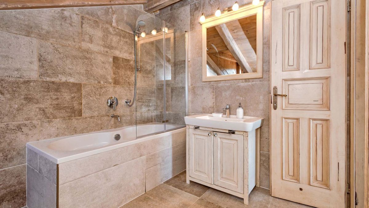 Proprietà unica con case in pietra