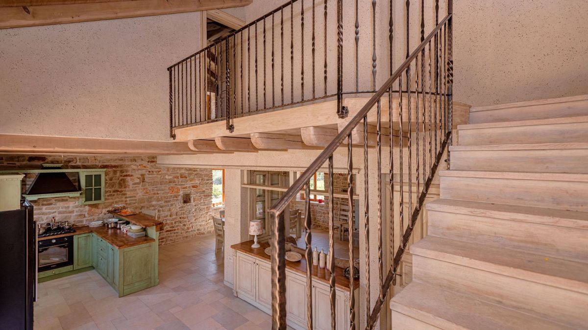 Proprietà unica con case in pietra