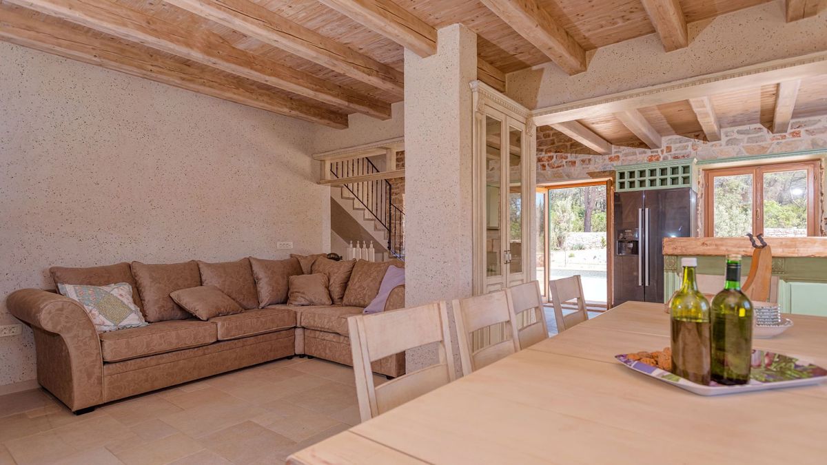 Proprietà unica con case in pietra