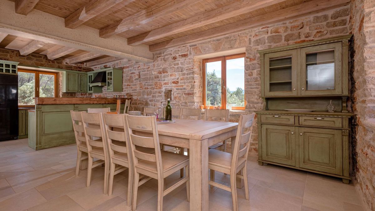 Proprietà unica con case in pietra