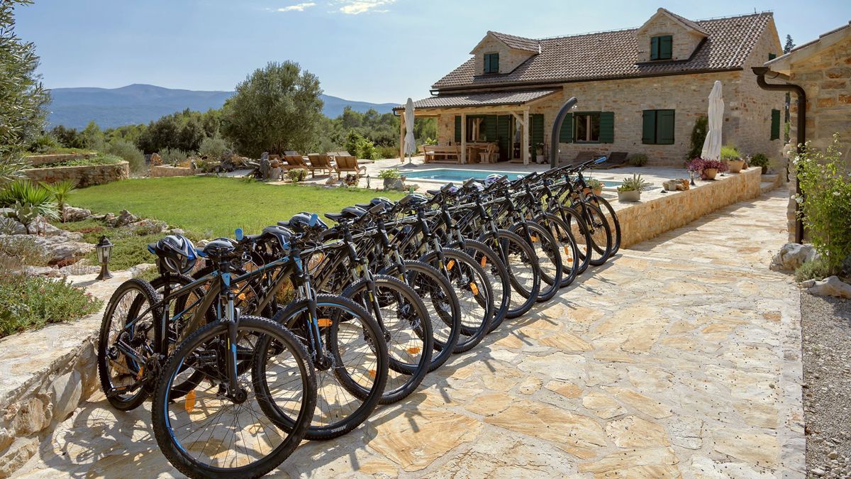 Proprietà unica con case in pietra