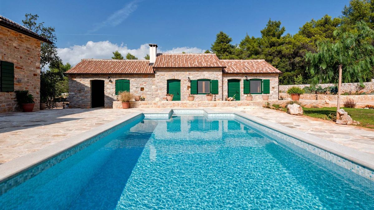 Proprietà unica con case in pietra