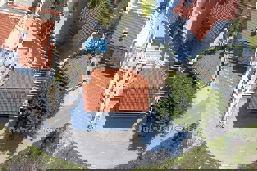 Casa con piscina e vista mare