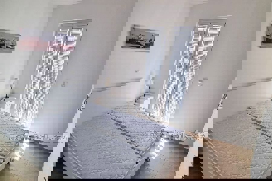 Casa con piscina e vista mare