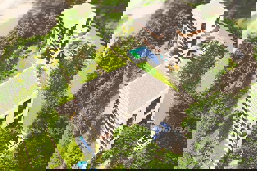 Ville con piscina e vista mare