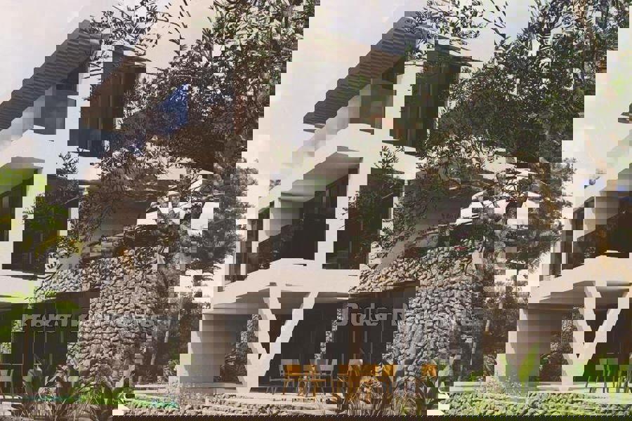 Ville con piscina e vista mare