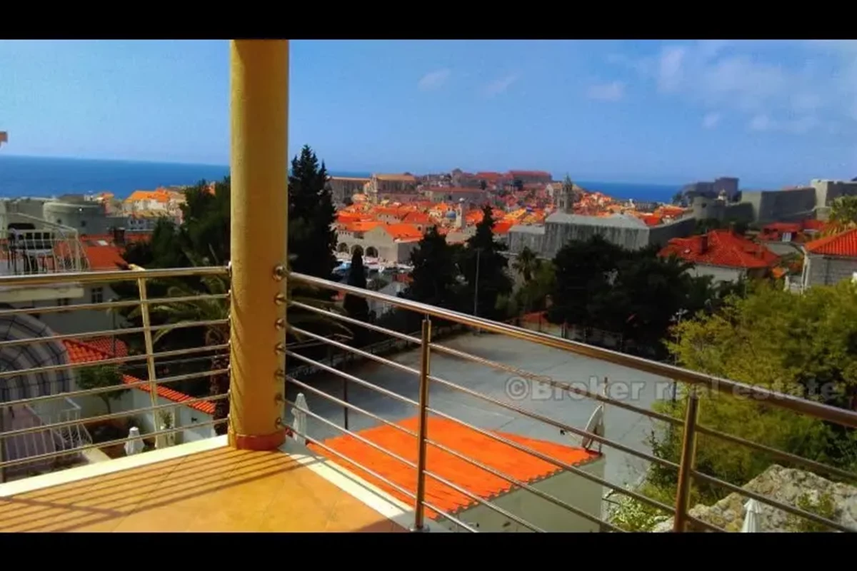 Casa con bella vista su Dubrovnik, in vendita