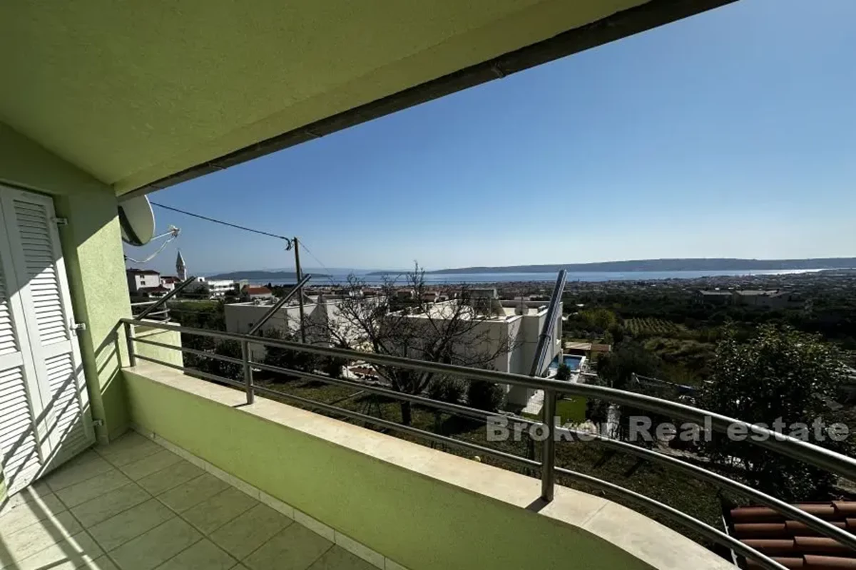 Casa bifamiliare con vista mare