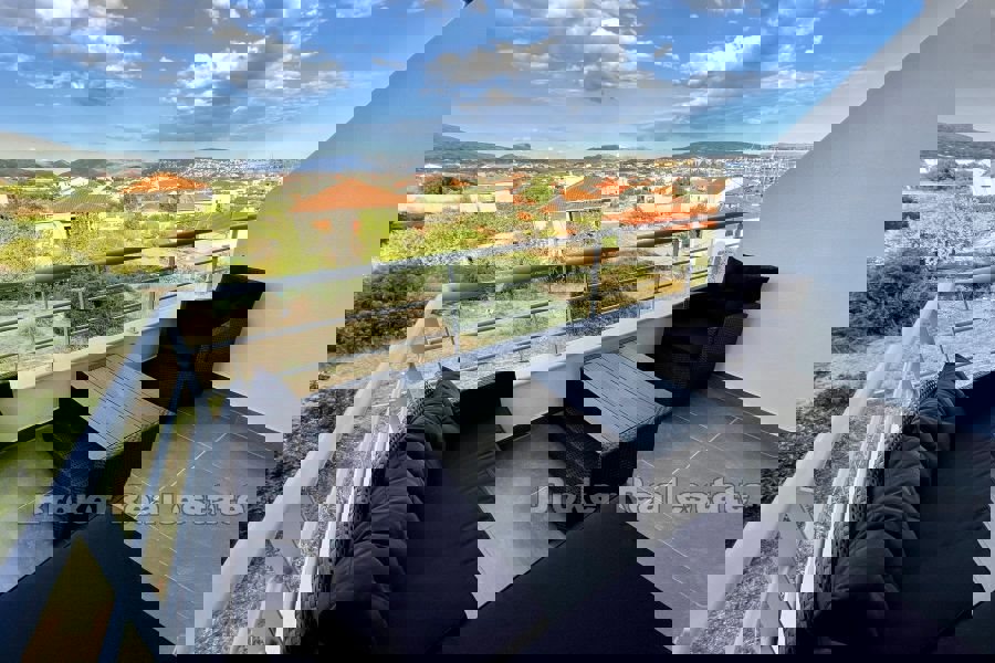 Appartamento con una camera da letto con piscina